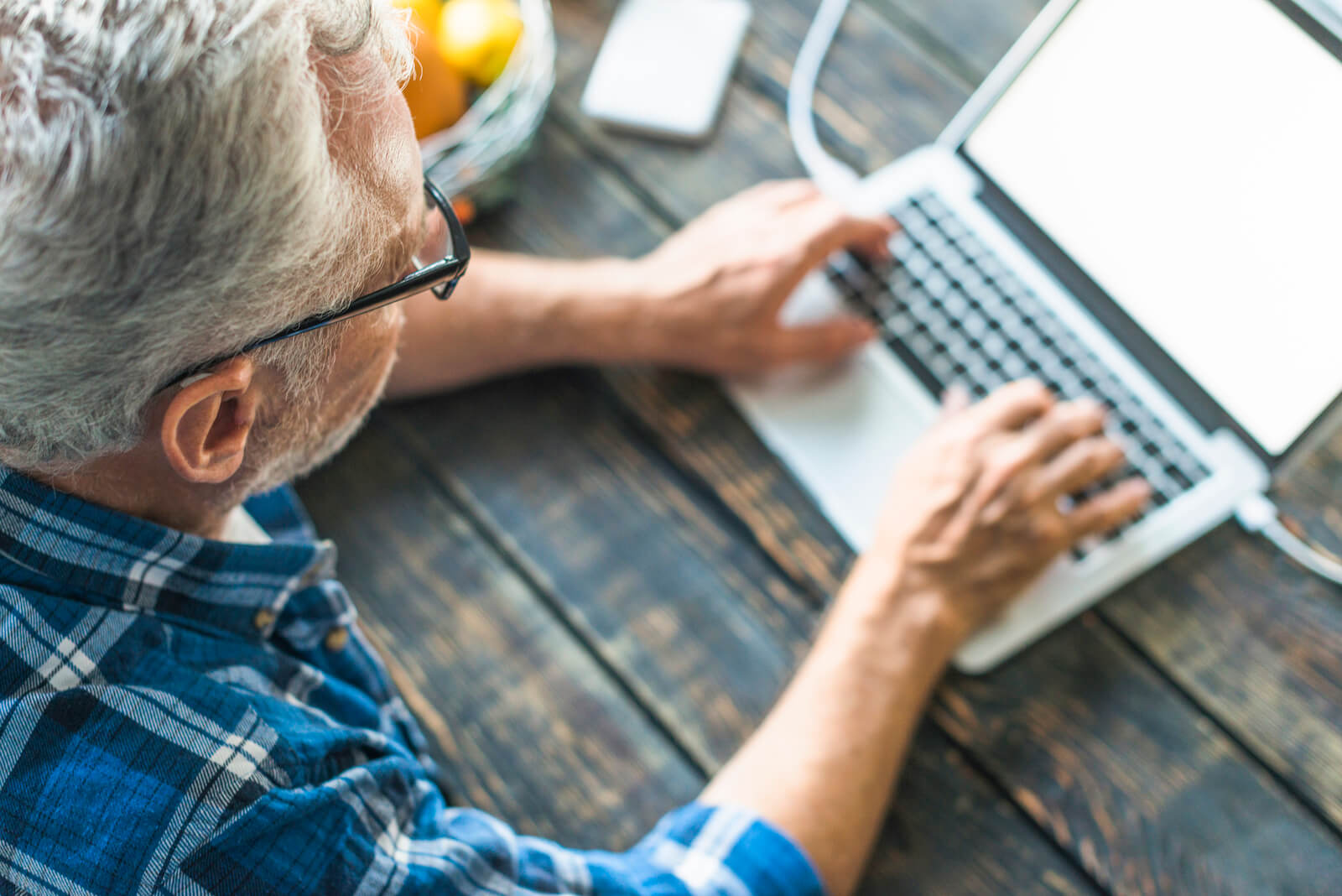 É seguro contratar um advogado previdenciário online? Descubra!